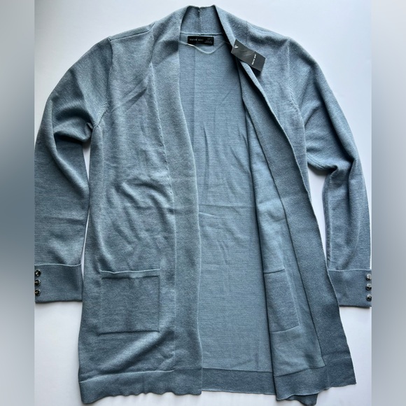 sweater - Picture 2 of 4